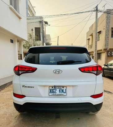 Je vends ma Hyundai Tucson 2016 automatique essence image 10