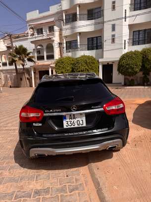 Mercedes GLA 250 image 4
