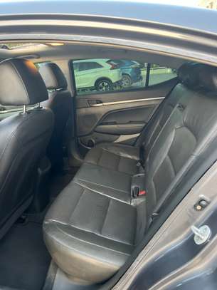 Hyundai Elantra Limited image 10