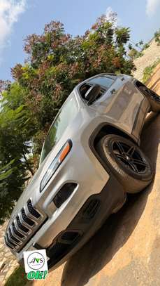 Location Jeep Cherokee image 3