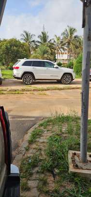 Jeep grand cherokee model 2018 image 9
