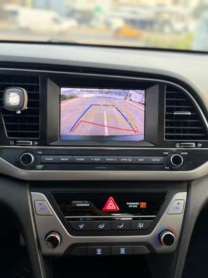 Hyundai Elantra image 7