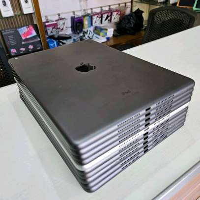 iPad 7th generation 128g image 5