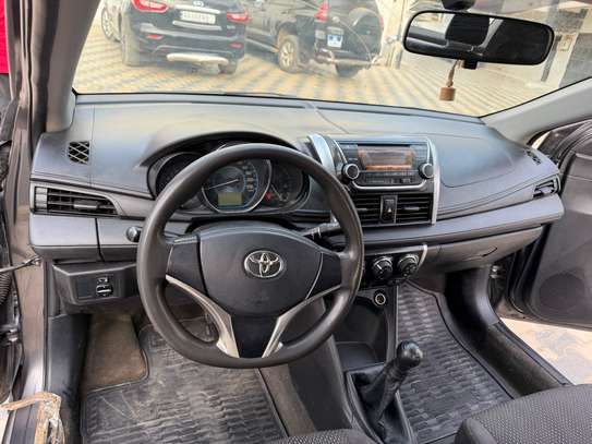 Toyota Yaris sedan image 6