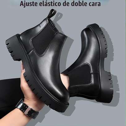 Des chaussures d’homme image 2