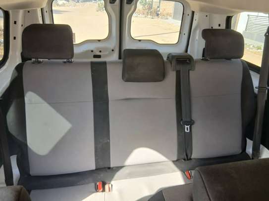 Minibus TOYOTA 9 Places 2018 image 2