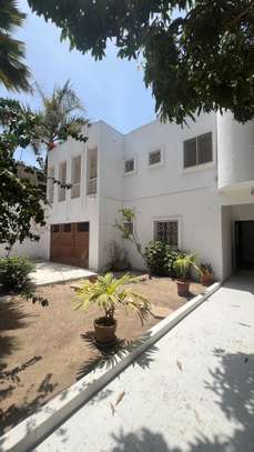 VILLA 9 PIÈCES À LOUER À MERMOZ image 2