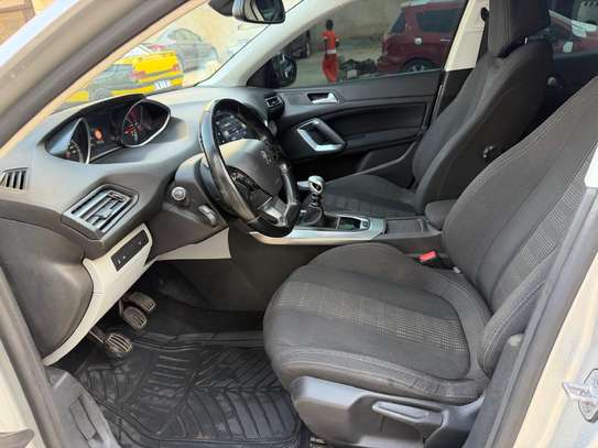 Peugeot 308 2016 image 9