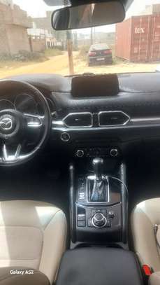 Mazda CX-5 SUV blanc spacieux et fiable image 6