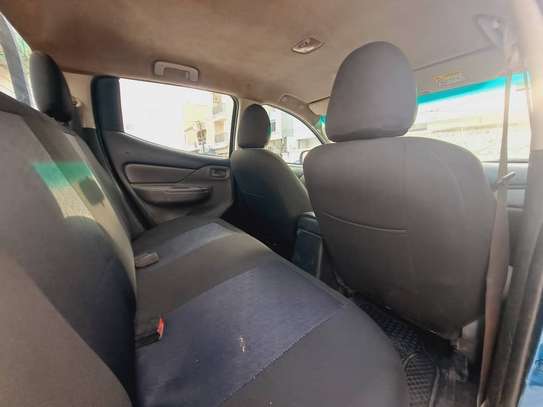Mitsubishi L200 image 6