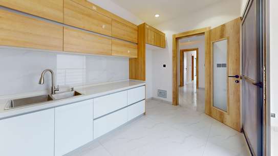 F4 de 170m² au point E image 7