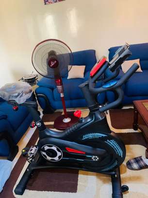 Vélo d'appartement à résistance magnétique image 3