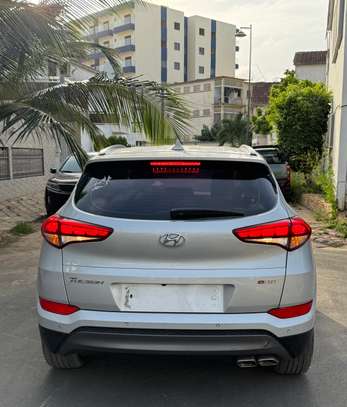 Hyundai teucson image 4