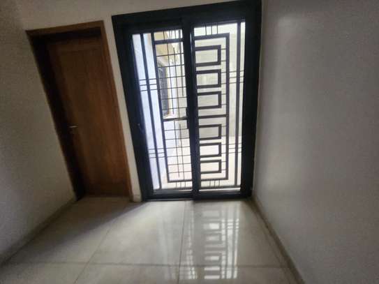 Villa R+2 à louer almadies image 9