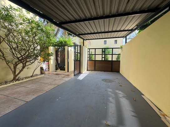Location magnifique villa F5 Piscine Fann résidence image 7