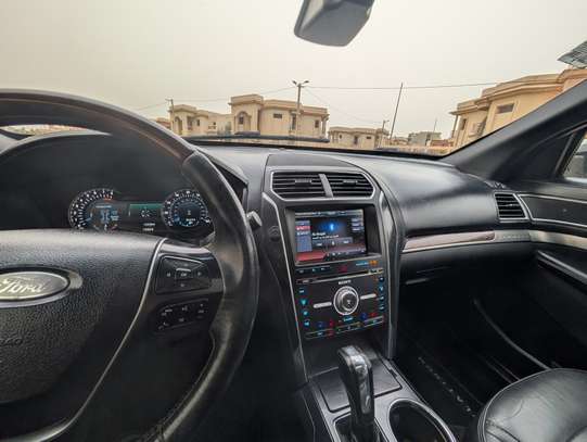 Vends Ford Explorer Platinum 2016 image 3