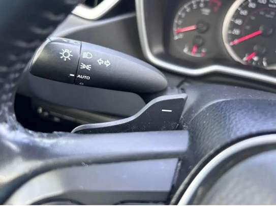 2020 Toyota Corolla SE HATCHBACK image 9