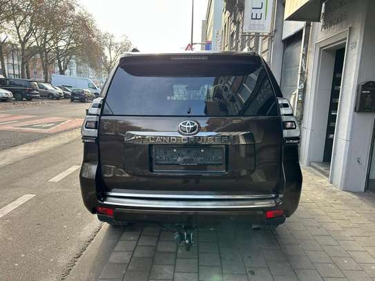 Toyota land cruiser prado VX image 2