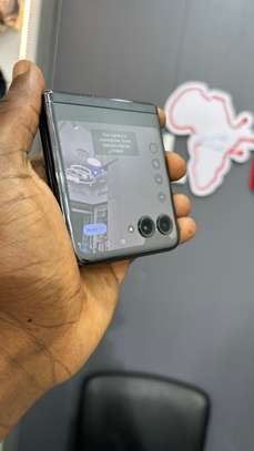Motorola Razr Plus 5G image 3