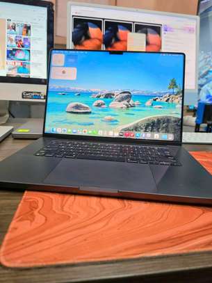 MacBook Pro 16 M3 image 2