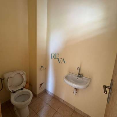APPARTEMENT F2 À VENDRE AU POINT E image 11