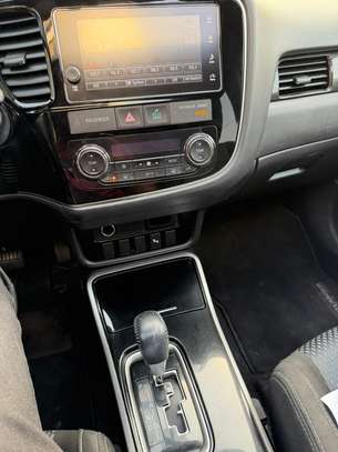 Mitsubishi outlander 2017 image 4