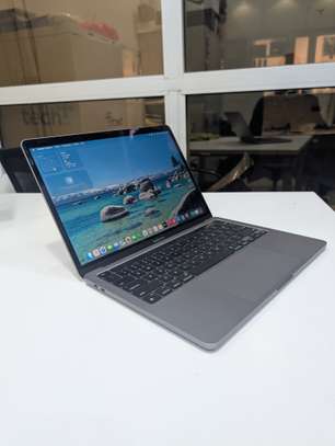 MacBook Pro M2 2022 13 pouces 16g de ram 1 Tera image 3
