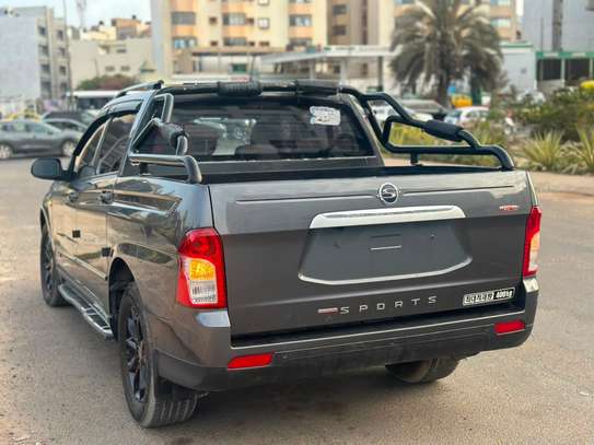 SsangYong Korando 4x4 Gris SUV robuste et confortable image 5