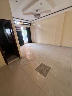 Magasin de 40 m2 à louer au rond-point Almadies 2 image 2