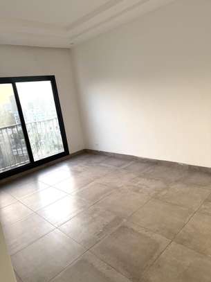 Appartement à louer point E image 7