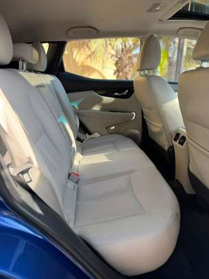 Nissan Qashqai SUV compact bleu faible kilométrage image 10