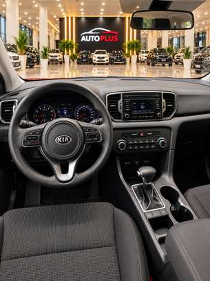 Kia Sportage 2018 clean image 7