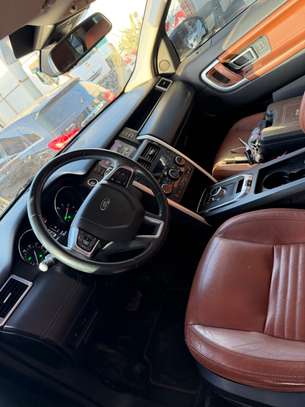 Land Rover Discovery image 9