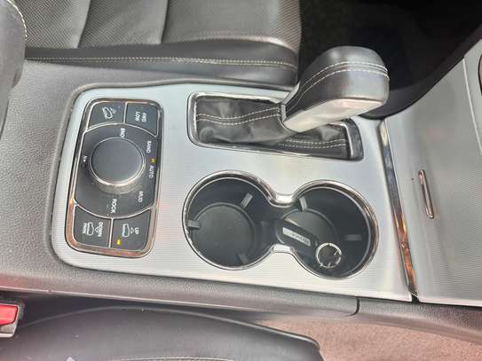 Jeep grand Sheroke summit image 8