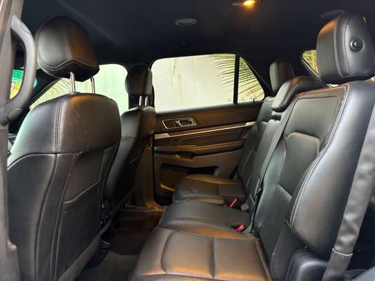 Location Ford Explorer Limited image 2
