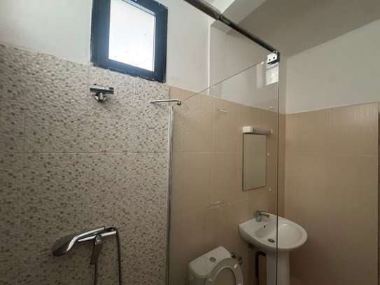 Duplex entrée privée F5 à louer Almadie derrièr Philippe image 9