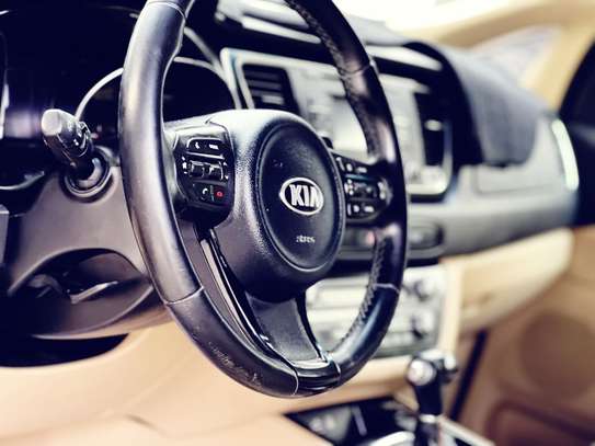 KIA SEDONE 2016 (voiture familiale) image 9