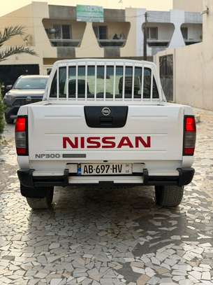 Nissan hardbody image 7
