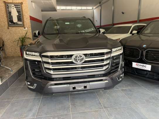 Toyota Land Cruiser VXR 2025 image 8
