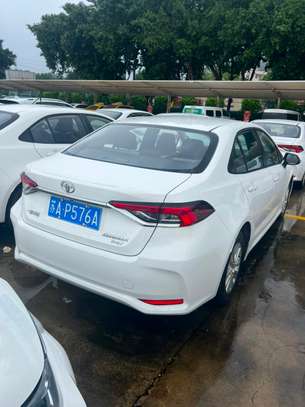 Toyota corolla image 4