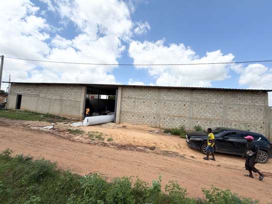 Hangar entrepôt à sindia image 3