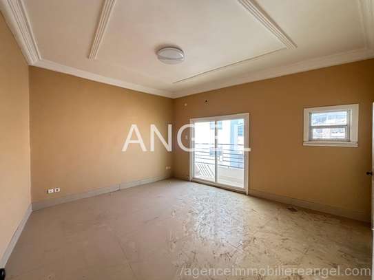 Ref_2291  Penthouse de 310m²  à louer à Keur Gorgui image 2