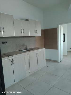 Appartement vide à louer au Point E image 8