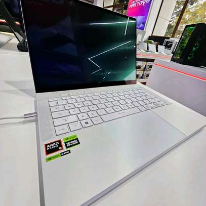 Asus Rog Zephyrus G14 Oled 2025 image 4