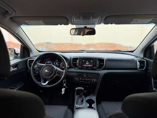 KIA SPORTAGE image 2