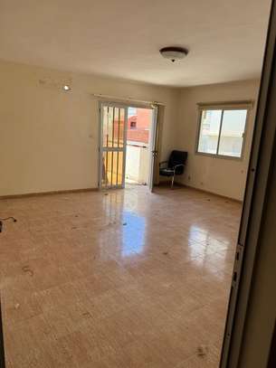 Villa R+2 à vendre aux Almadies Titre Foncier image 5