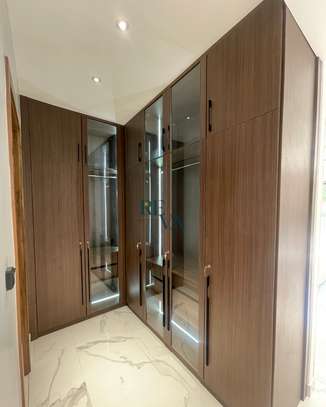 RESIDENCE SEVEN image 3