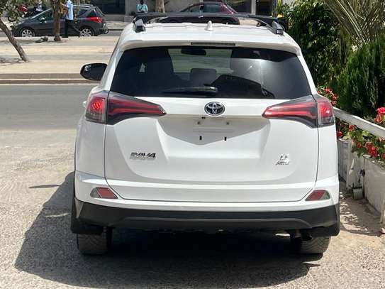 Toyota Rav4 image 6