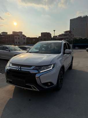 MITSUBISHI Outlander SUV 2019 image 2