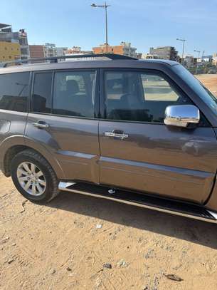 Mitsubishi pagero image 5